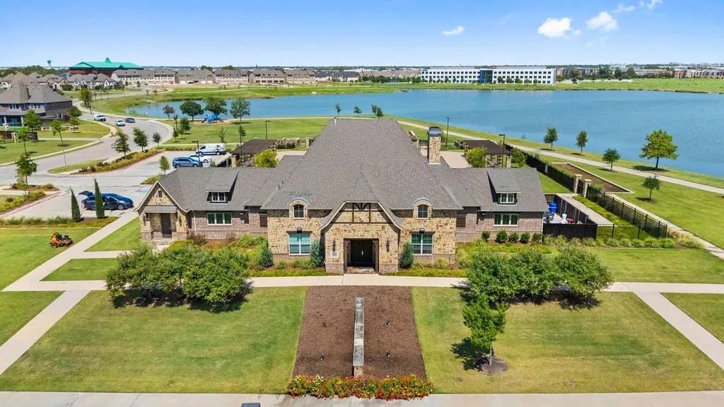 1900 Melinda Farmers Branch TX 75234