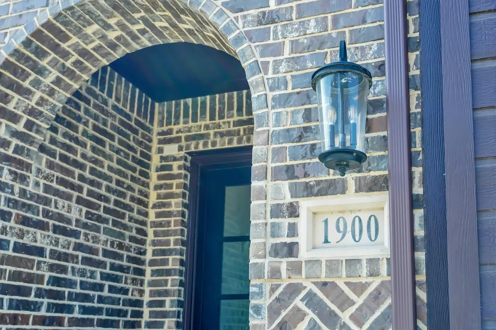 1900 Melinda Farmers Branch TX 75234