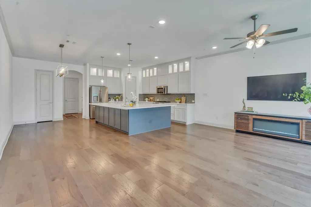 1900 Melinda Farmers Branch TX 75234
