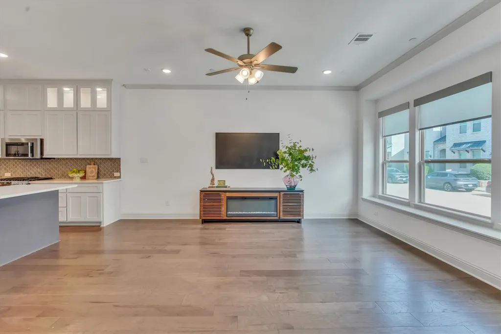 1900 Melinda Farmers Branch TX 75234