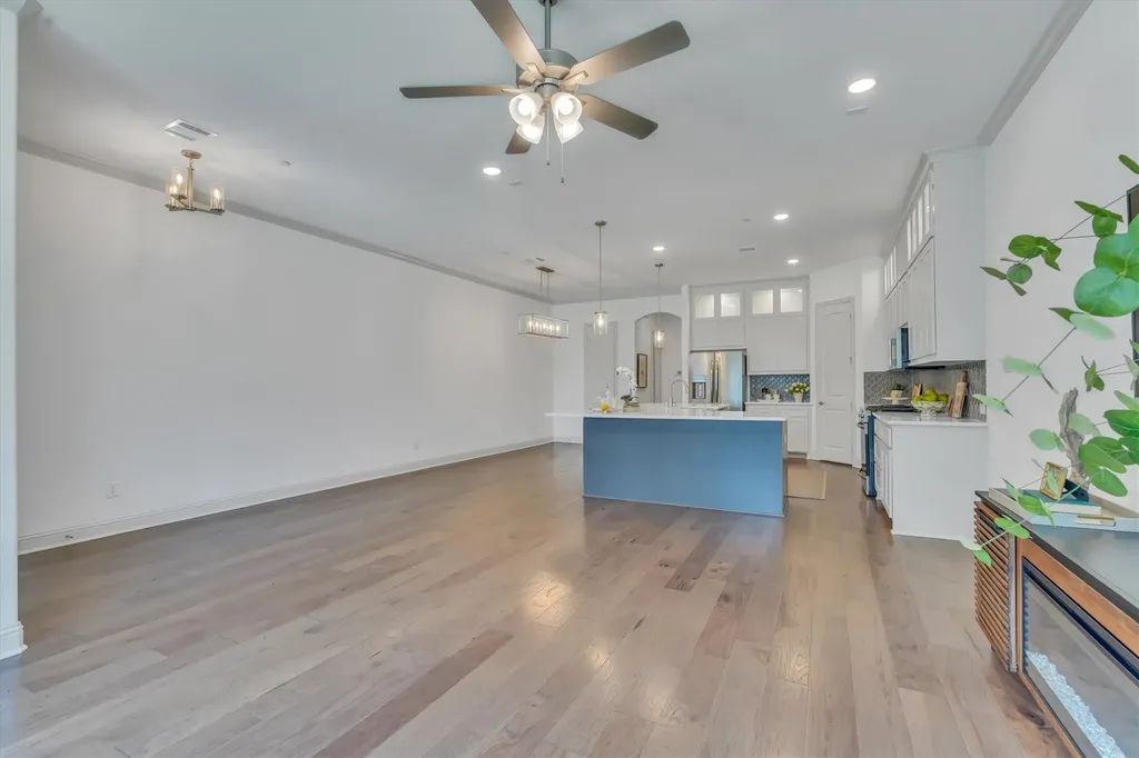 1900 Melinda Farmers Branch TX 75234