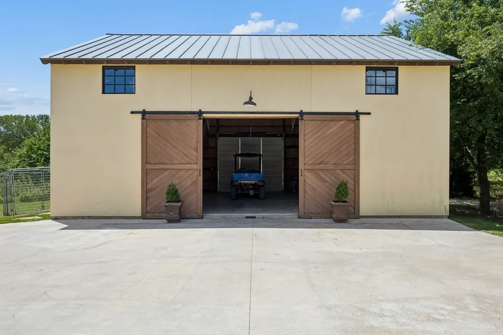 4101 Howard Road Waxahachie TX 75165