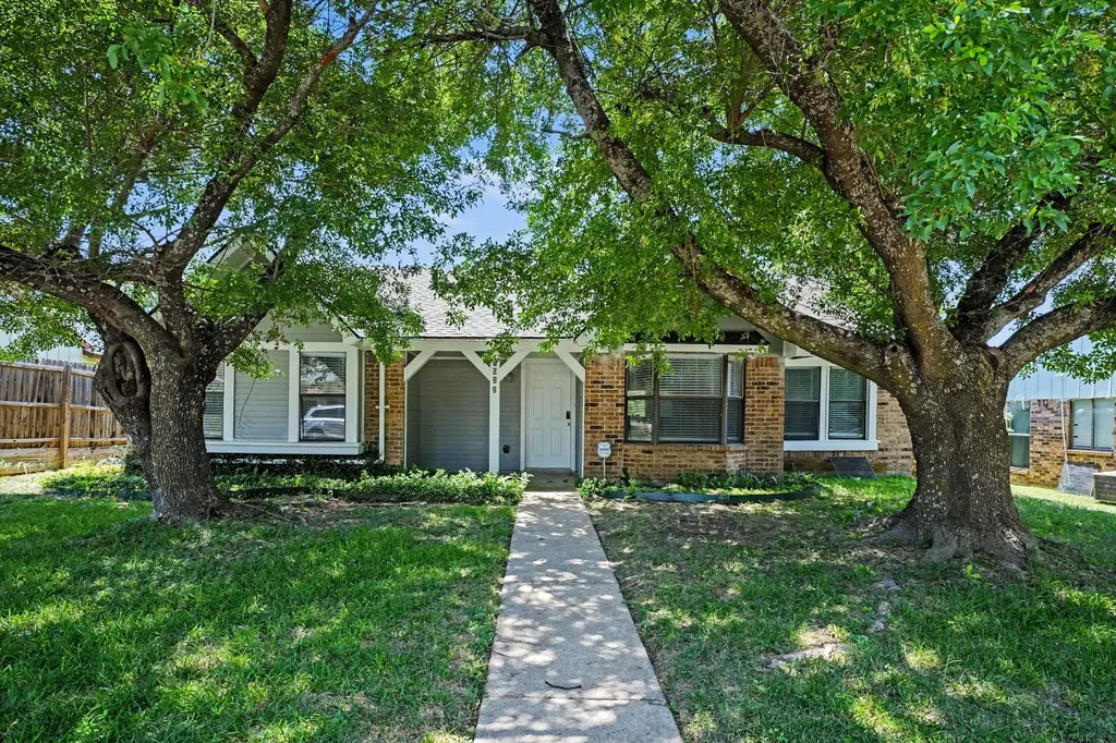 1022 Cedar Run Drive Duncanville TX 75137