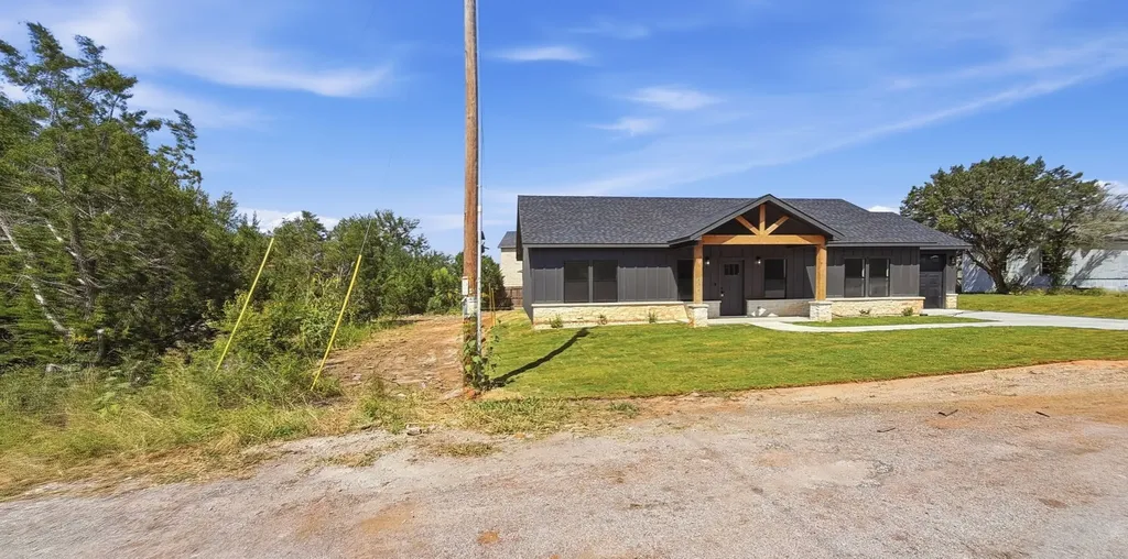 2310 Morningside Drive Granbury TX 76048