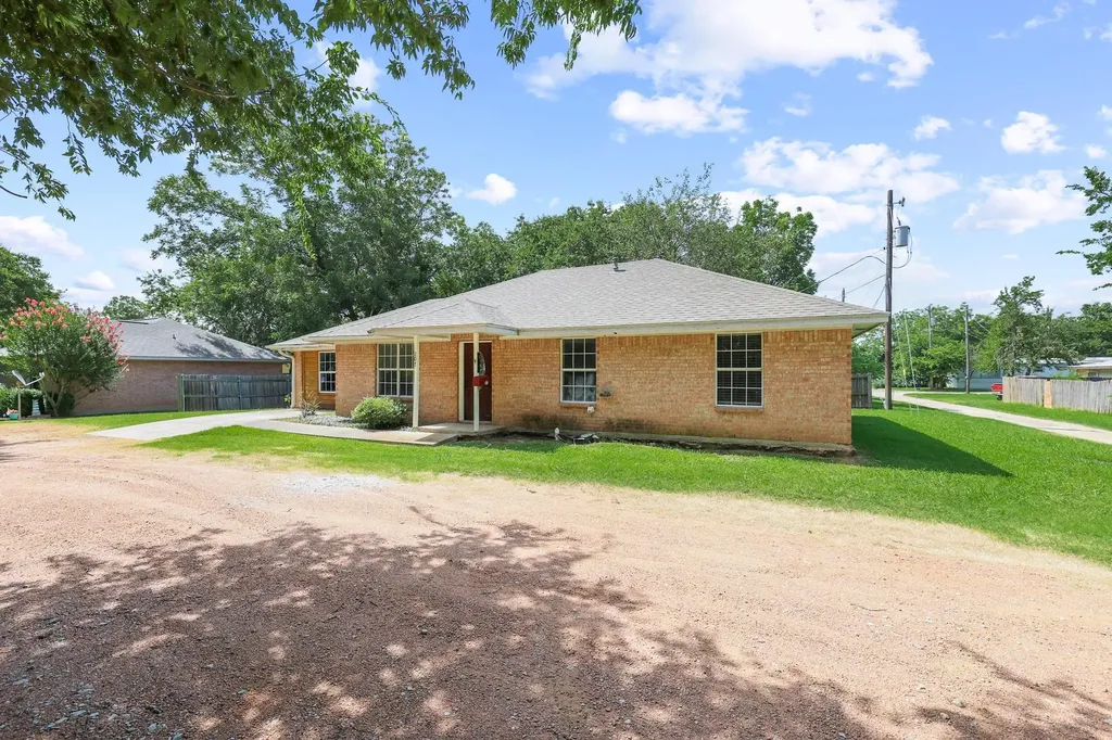 207 W South Street Whitesboro TX 76273