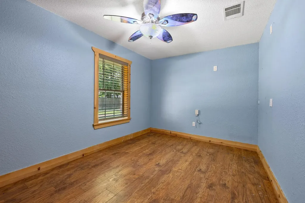 207 W South Street Whitesboro TX 76273
