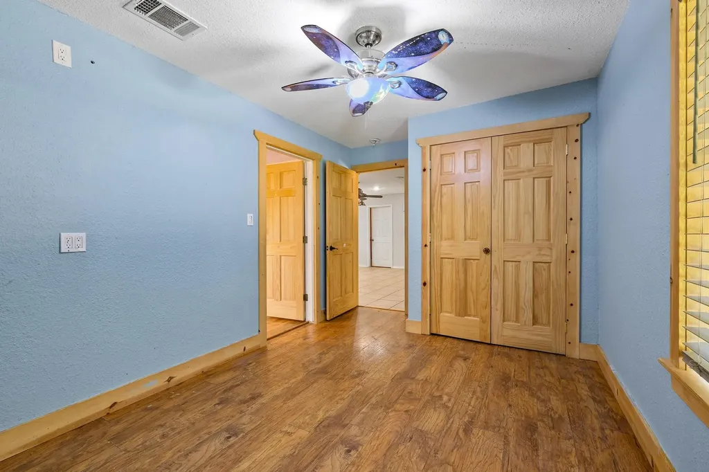 207 W South Street Whitesboro TX 76273