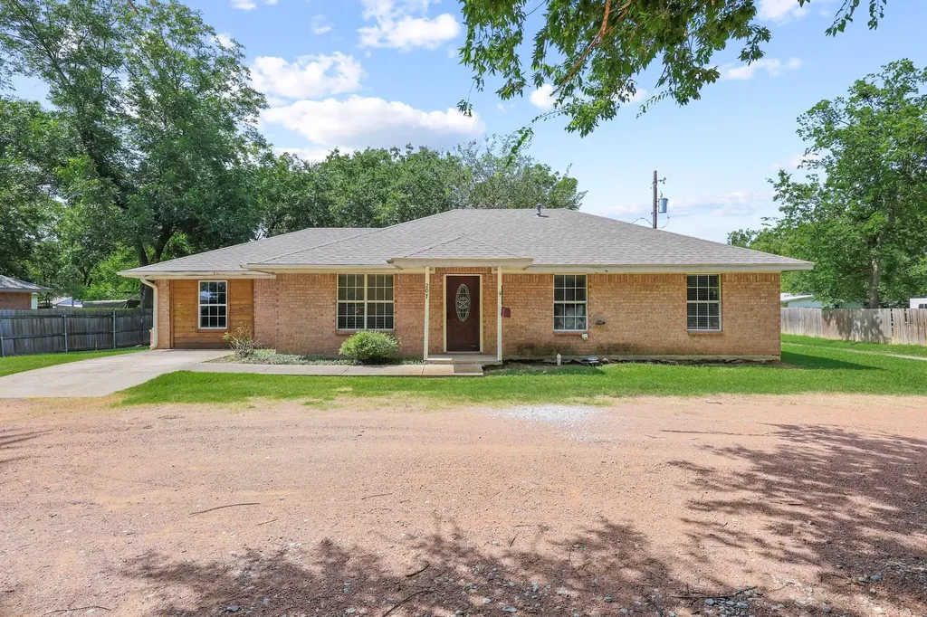 207 W South Street Whitesboro TX 76273
