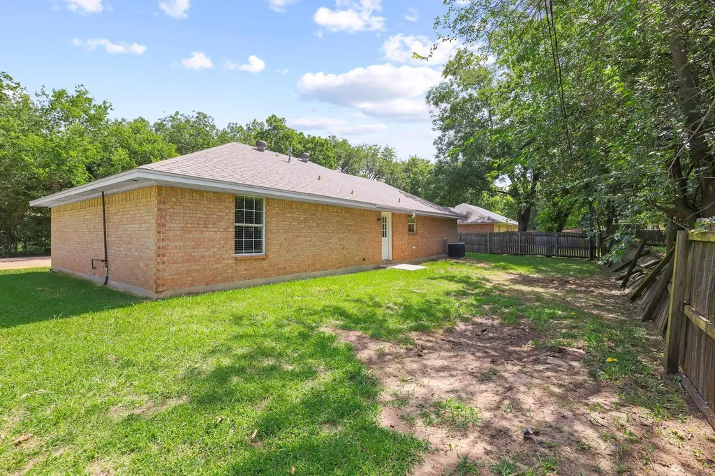 207 W South Street Whitesboro TX 76273
