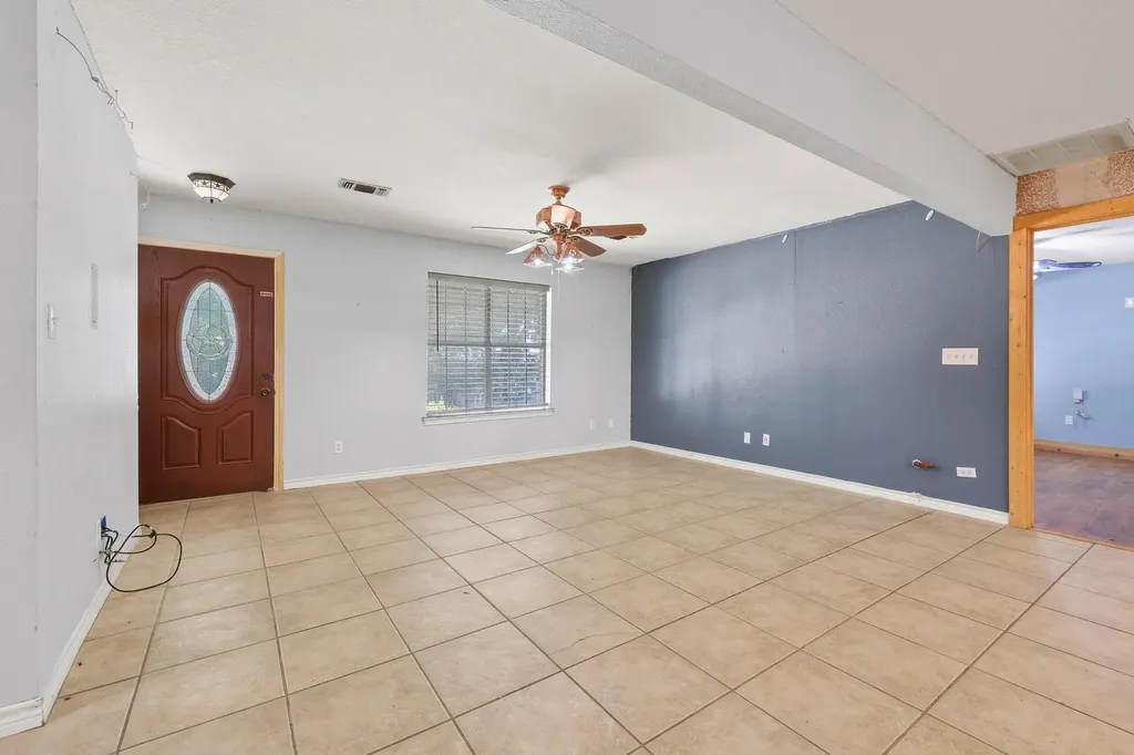 207 W South Street Whitesboro TX 76273