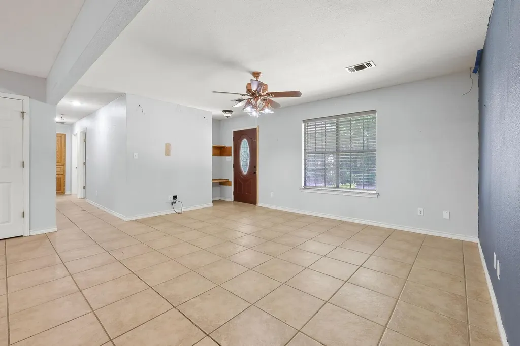 207 W South Street Whitesboro TX 76273
