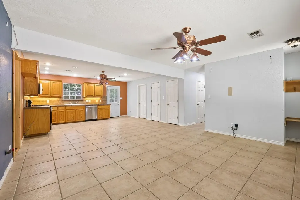 207 W South Street Whitesboro TX 76273
