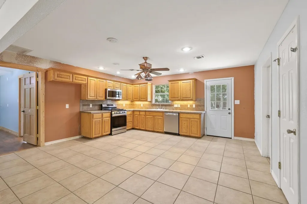 207 W South Street Whitesboro TX 76273