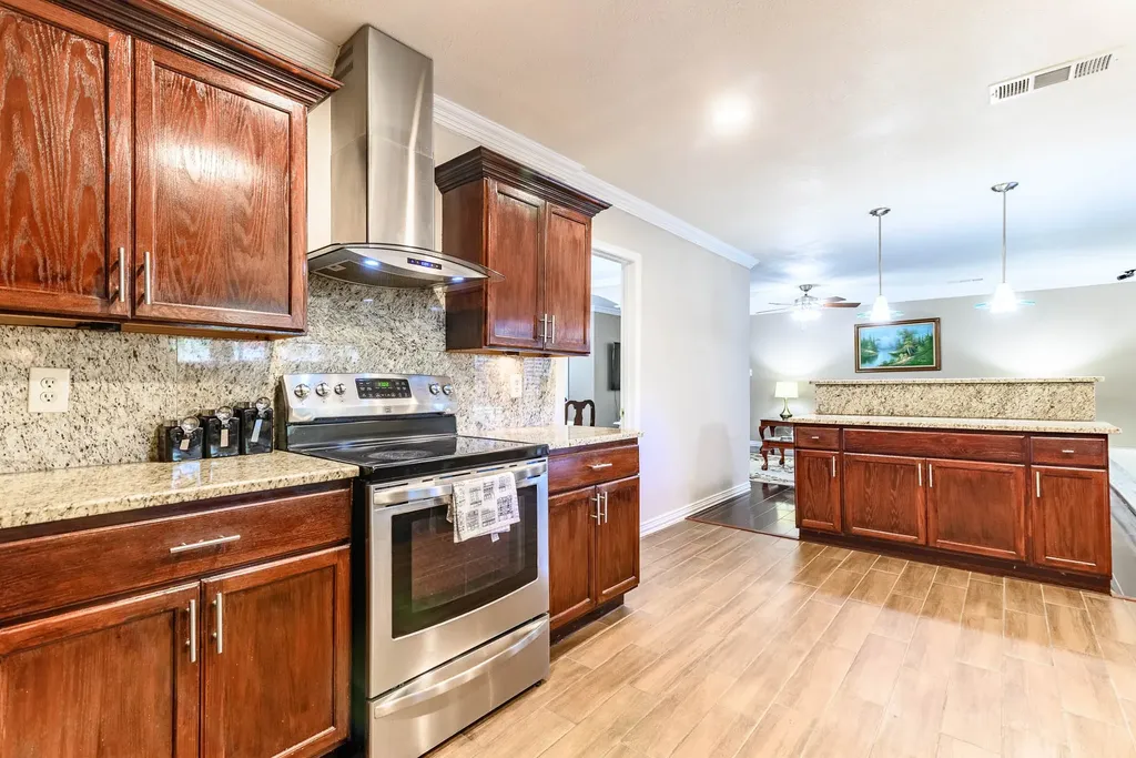1106 Coronet Street Irving TX 75062
