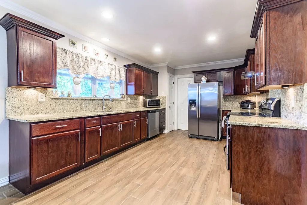 1106 Coronet Street Irving TX 75062
