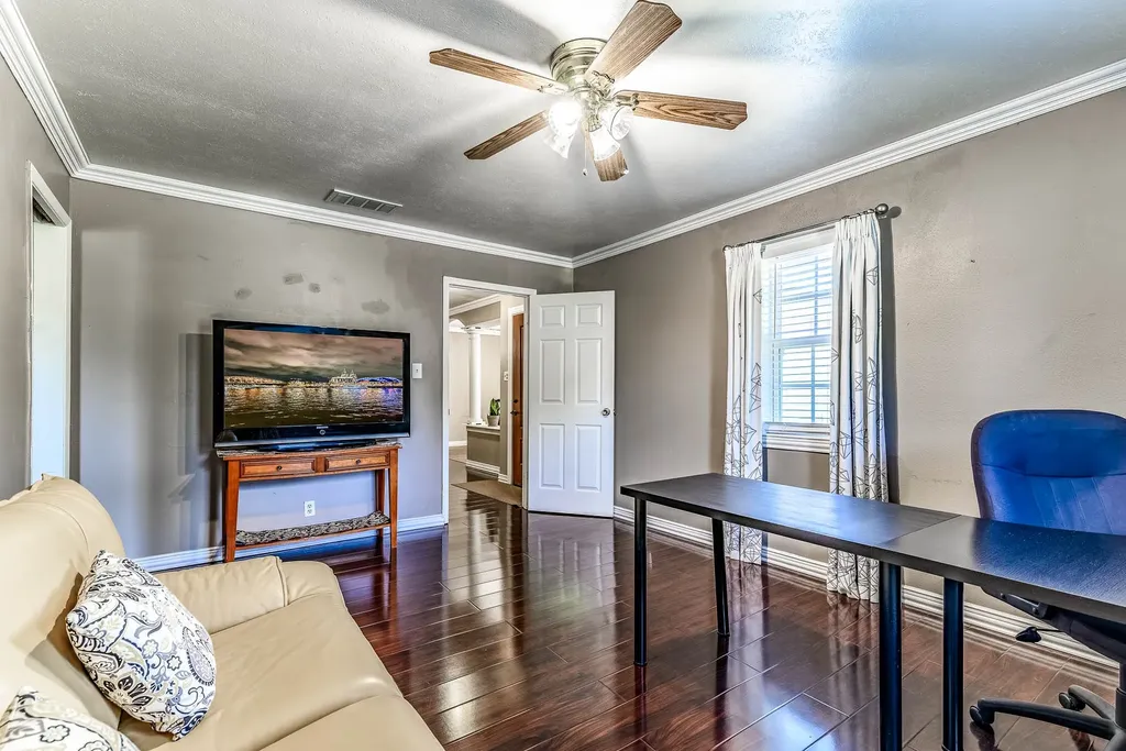 1106 Coronet Street Irving TX 75062
