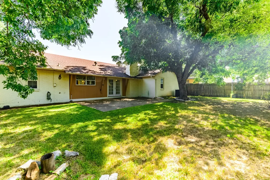 1106 Coronet Street Irving TX 75062