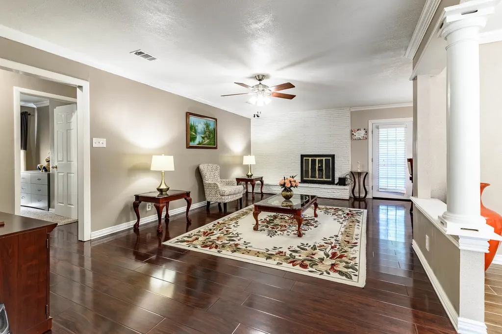 1106 Coronet Street Irving TX 75062