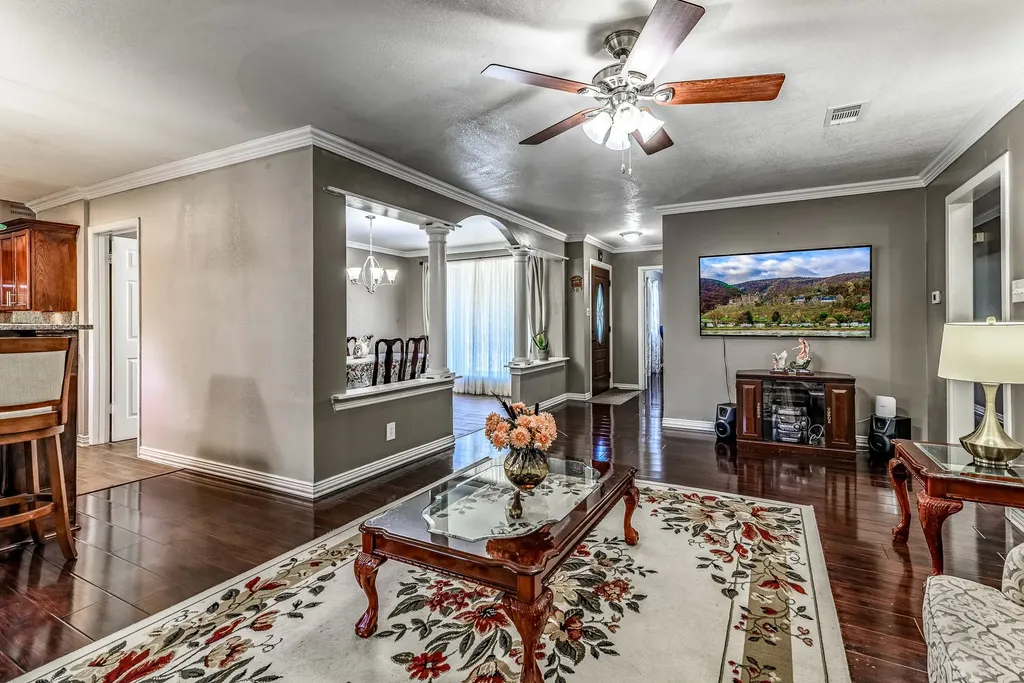 1106 Coronet Street Irving TX 75062