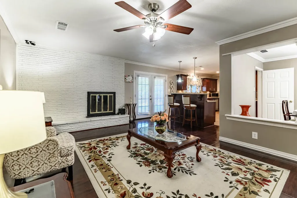 1106 Coronet Street Irving TX 75062