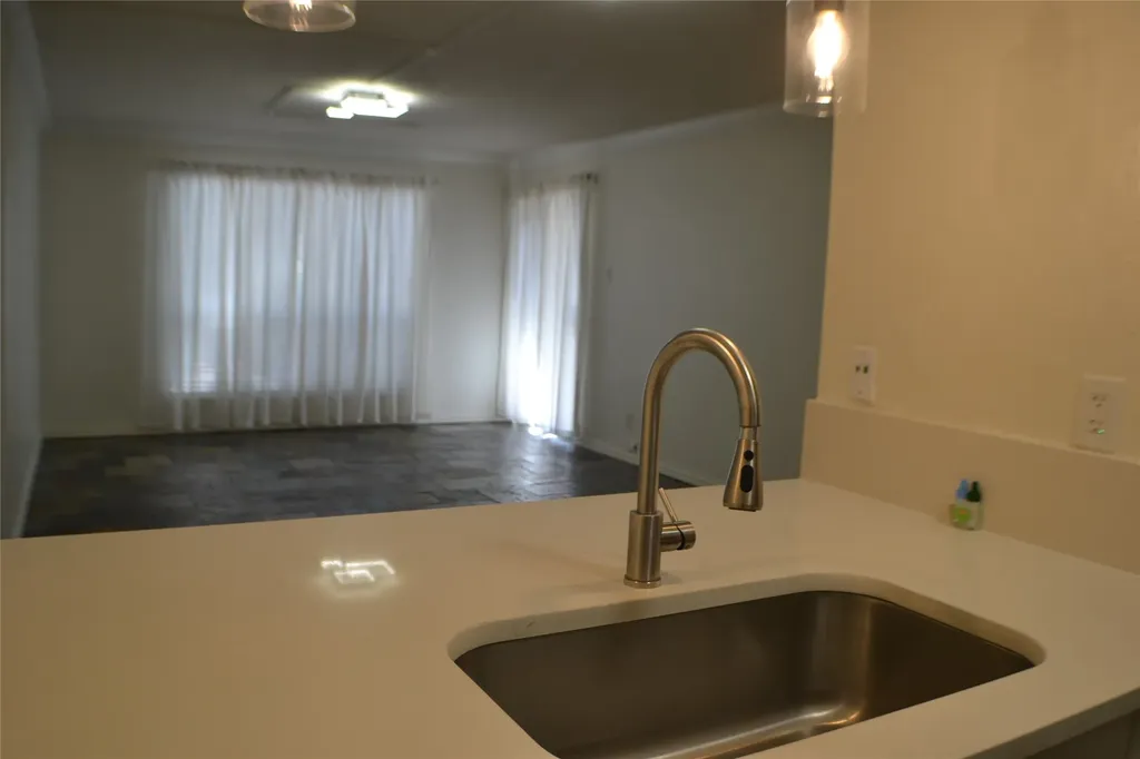 4859 Cedar Springs Road Dallas TX 75219