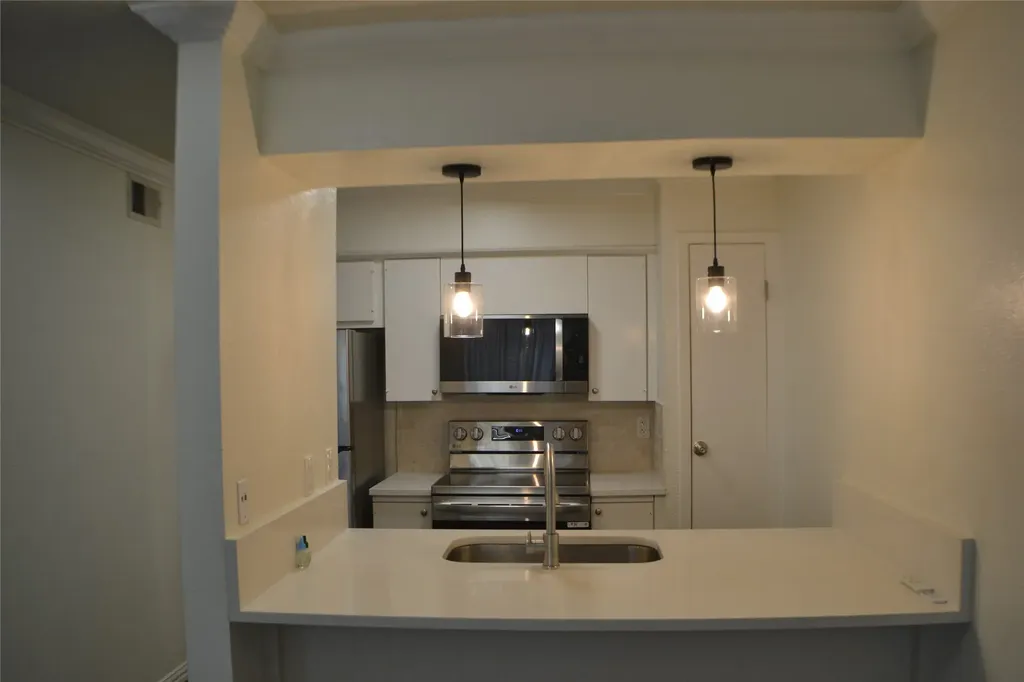 4859 Cedar Springs Road Dallas TX 75219