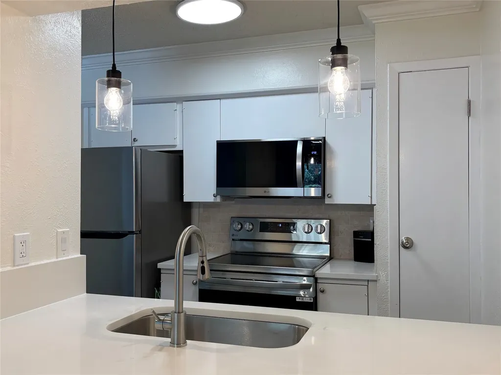 4859 Cedar Springs Road Dallas TX 75219