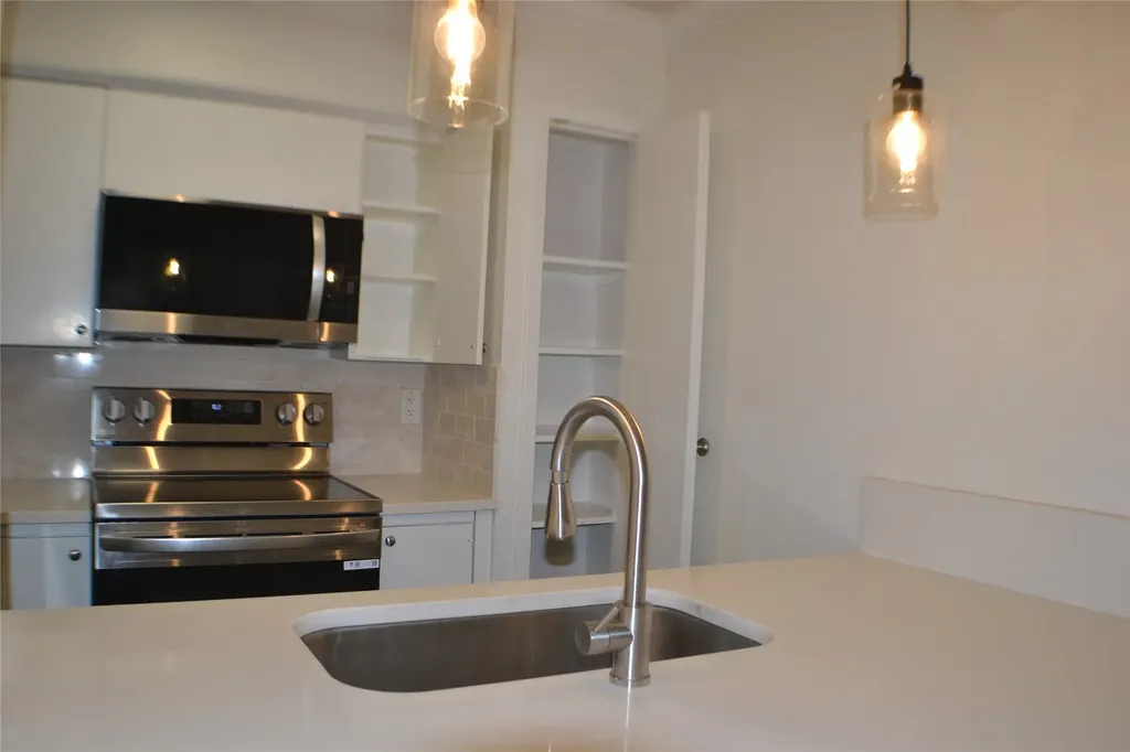 4859 Cedar Springs Road Dallas TX 75219