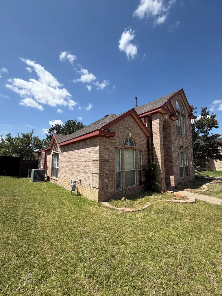307 Fort Edward Drive Arlington TX 76002