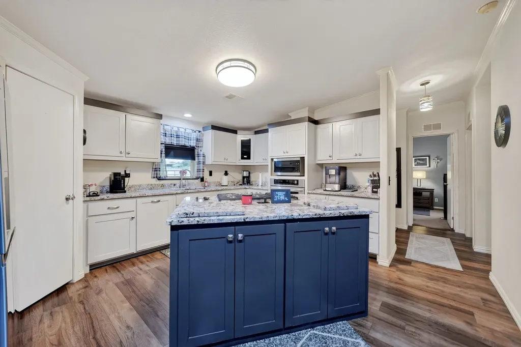 1465 County Road 3690 Paradise TX 76073