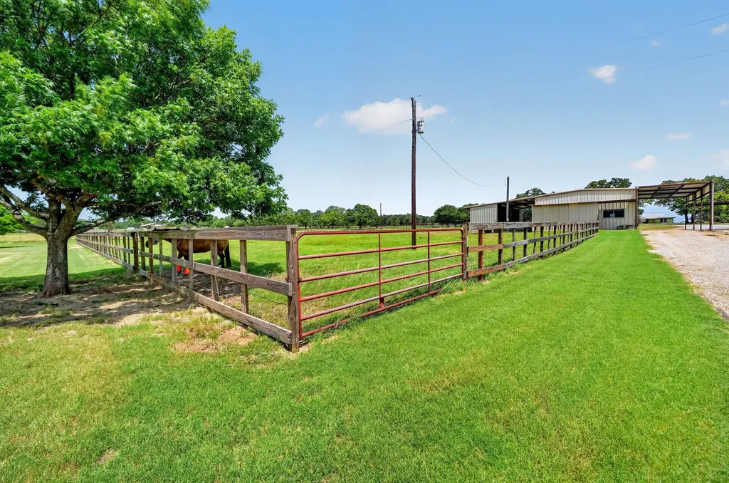 1465 County Road 3690 Paradise TX 76073