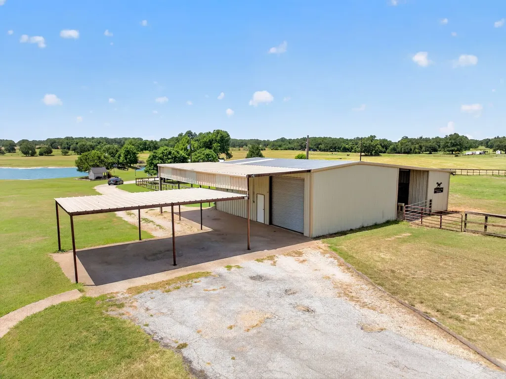 1465 County Road 3690 Paradise TX 76073