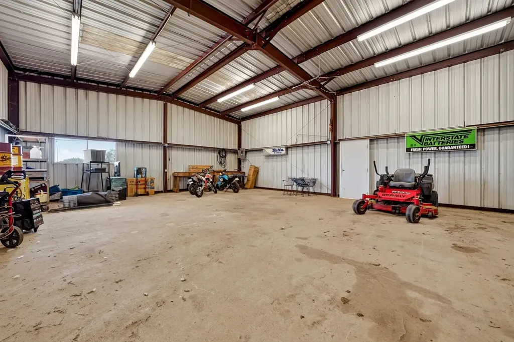 1465 County Road 3690 Paradise TX 76073