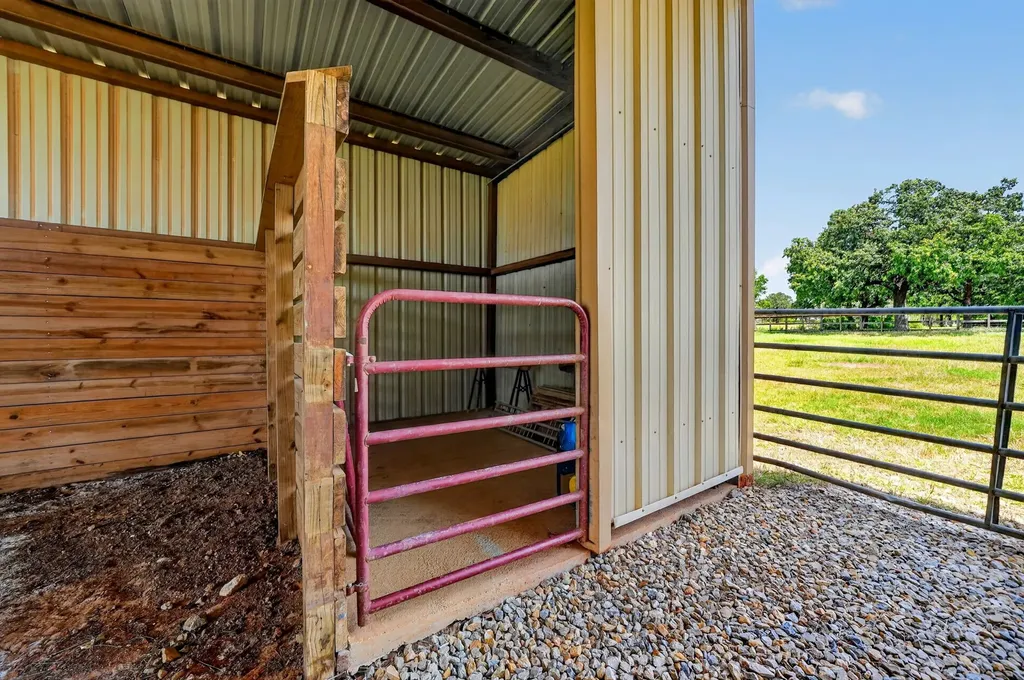 1465 County Road 3690 Paradise TX 76073