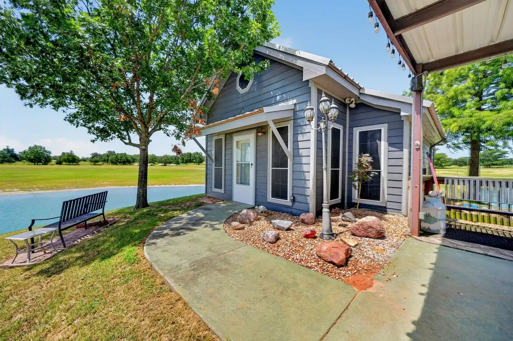 1465 County Road 3690 Paradise TX 76073