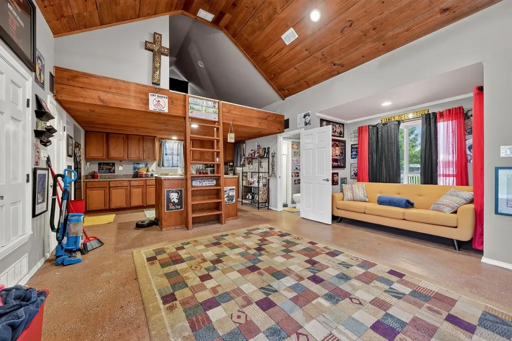 1465 County Road 3690 Paradise TX 76073