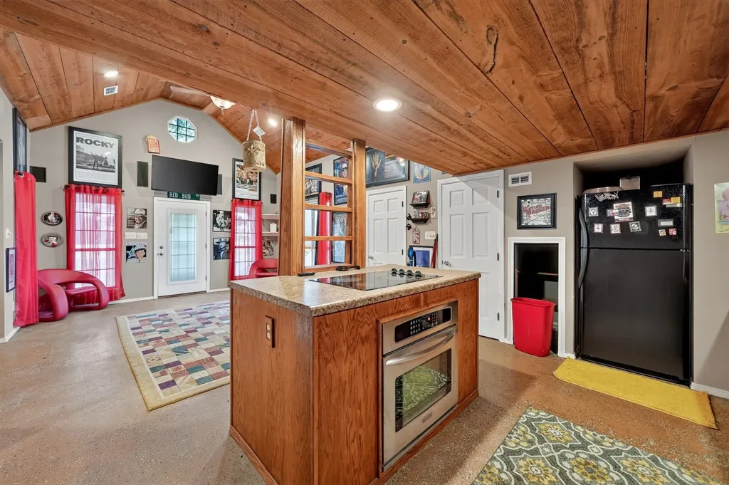 1465 County Road 3690 Paradise TX 76073