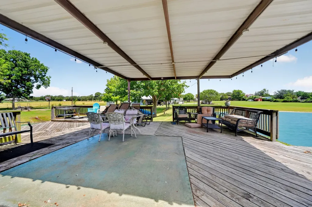 1465 County Road 3690 Paradise TX 76073