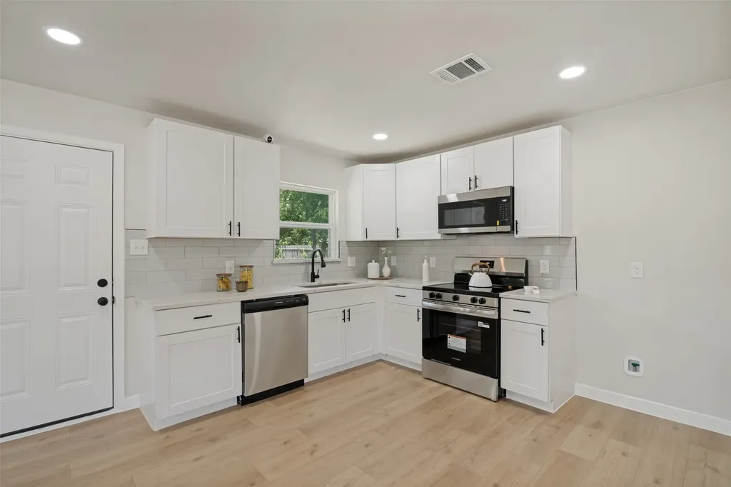 1302 Marion Drive Garland TX 75042