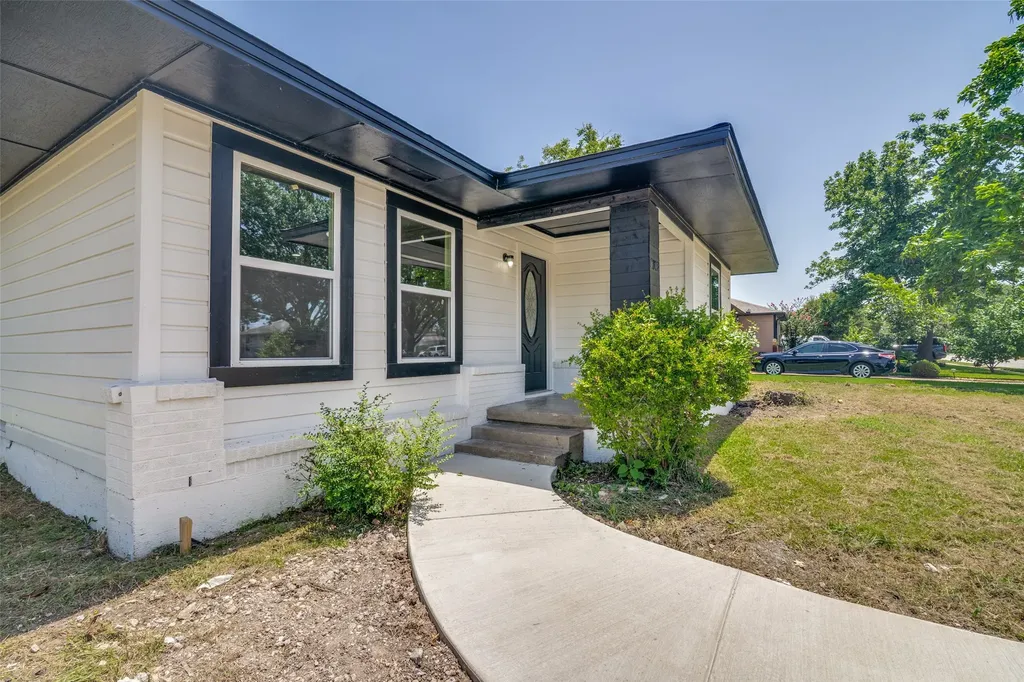 1302 Marion Drive Garland TX 75042