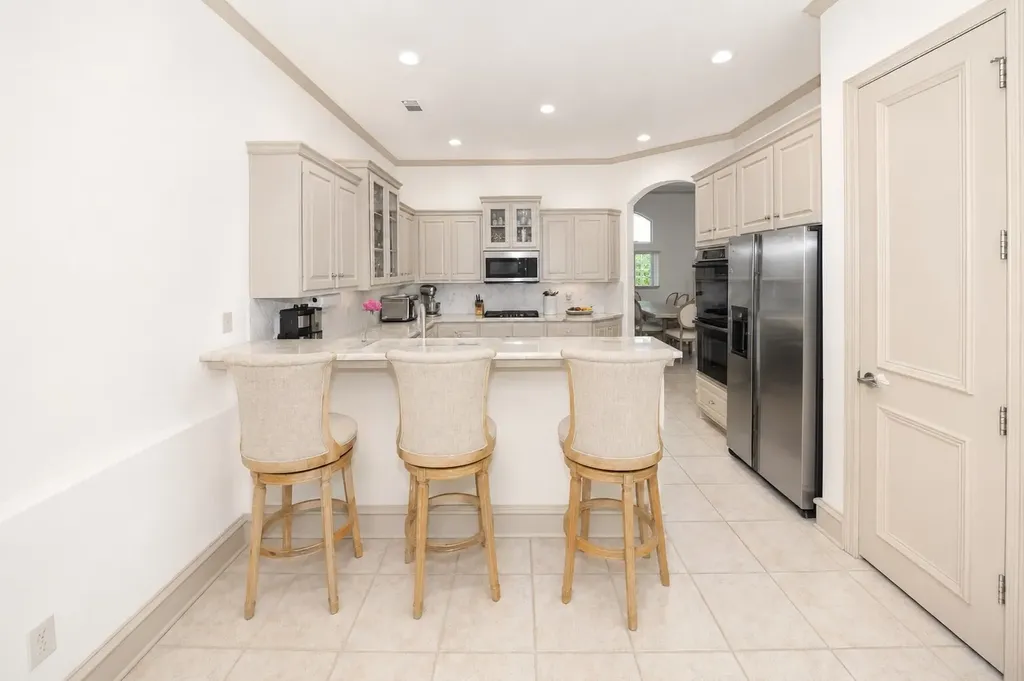 8934 Greenville Avenue Dallas TX 75243