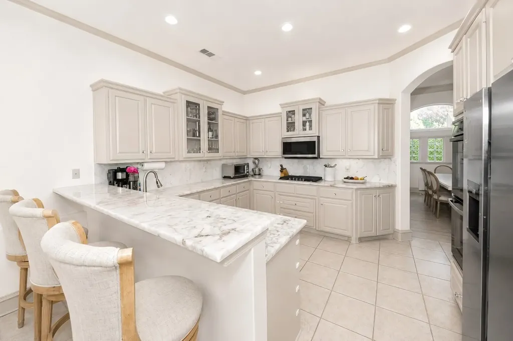8934 Greenville Avenue Dallas TX 75243