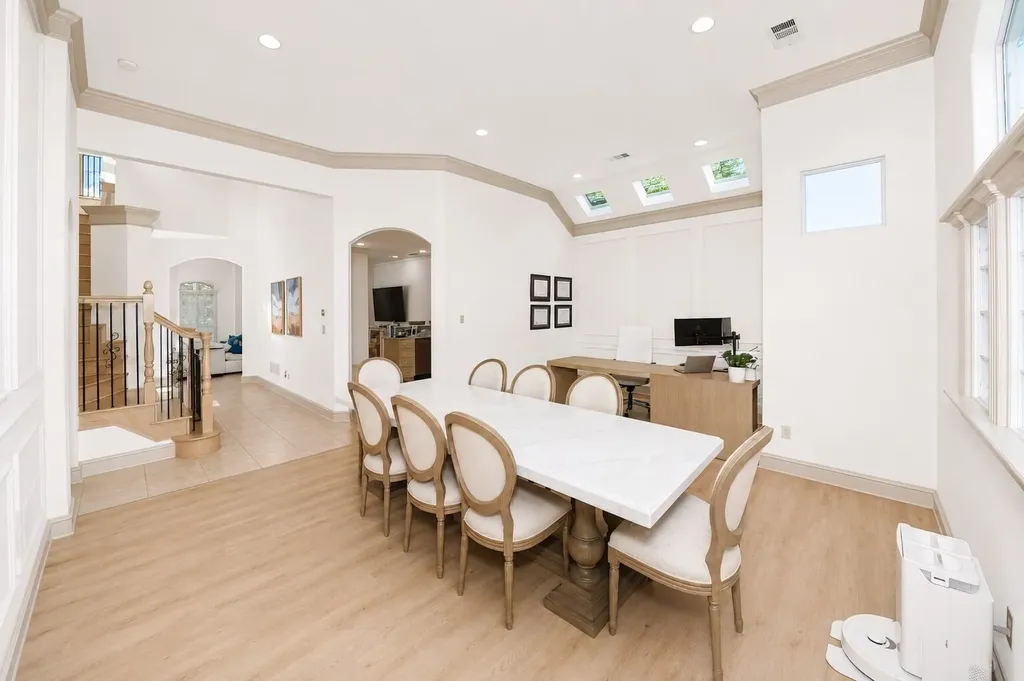 8934 Greenville Avenue Dallas TX 75243