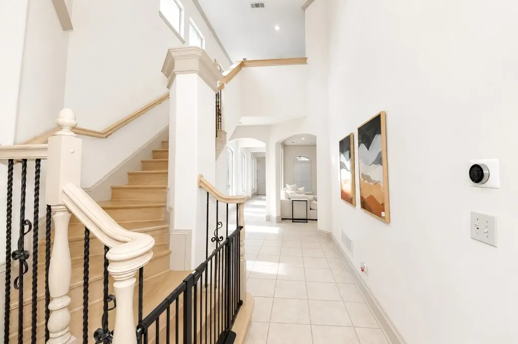 8934 Greenville Avenue Dallas TX 75243