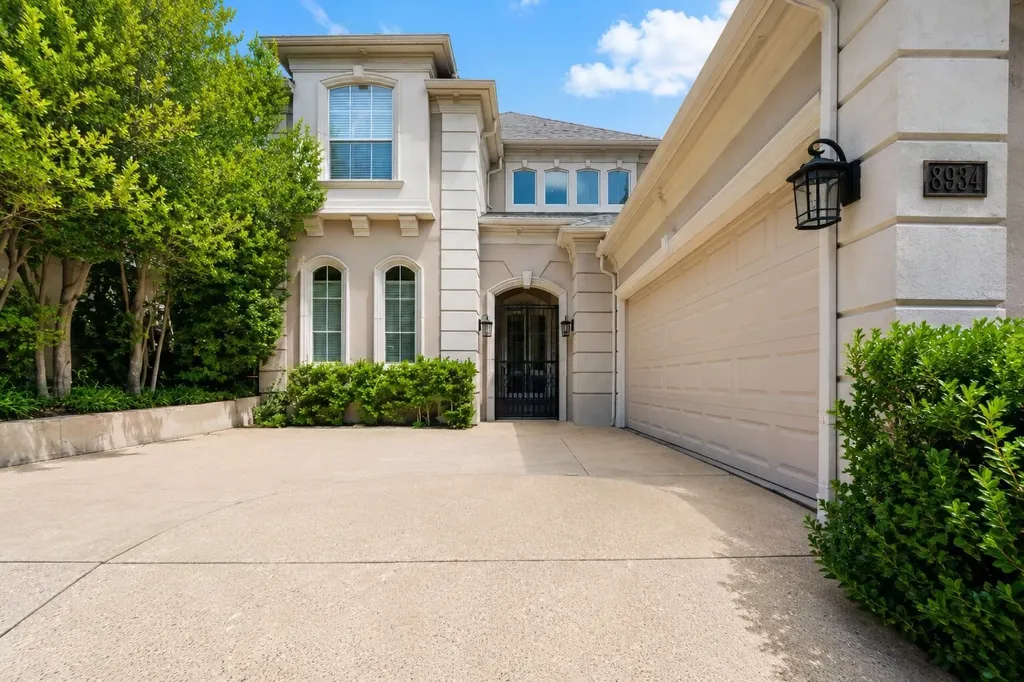 8934 Greenville Avenue Dallas TX 75243