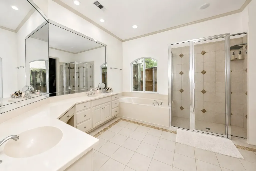 8934 Greenville Avenue Dallas TX 75243