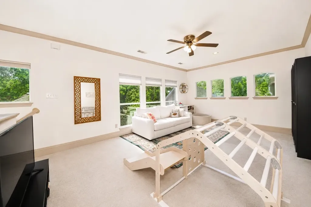 8934 Greenville Avenue Dallas TX 75243