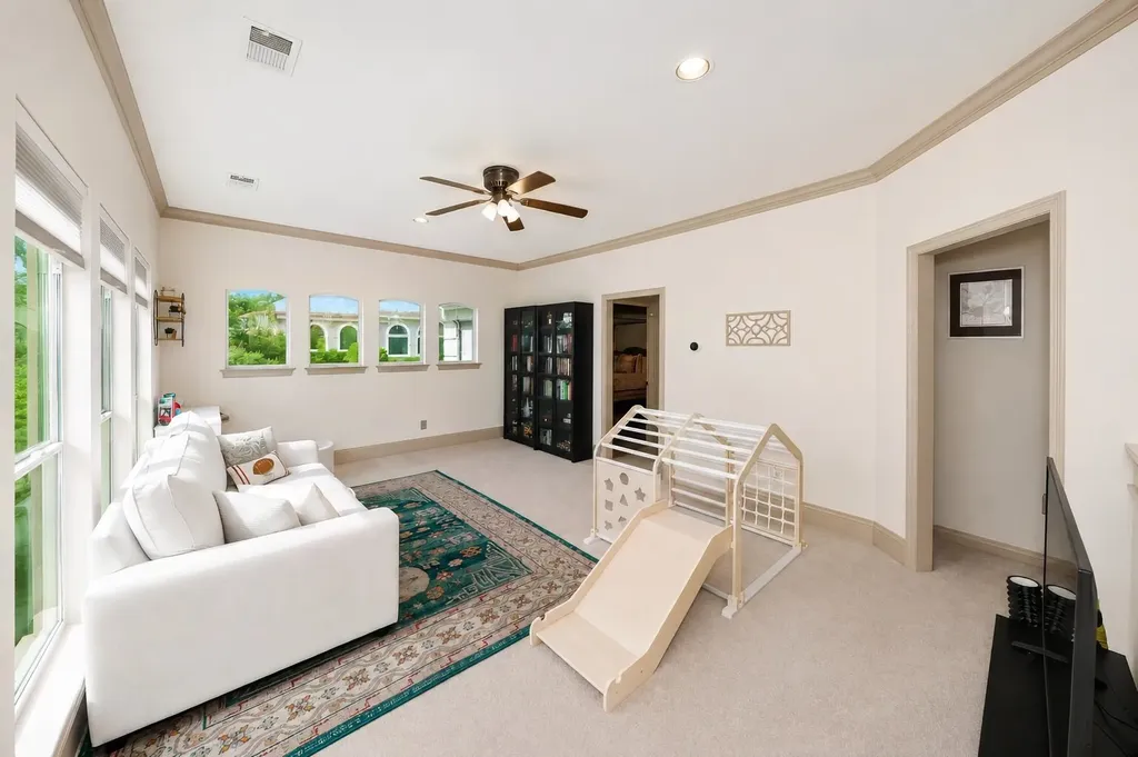 8934 Greenville Avenue Dallas TX 75243