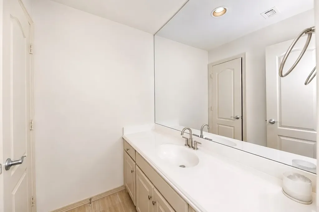 8934 Greenville Avenue Dallas TX 75243