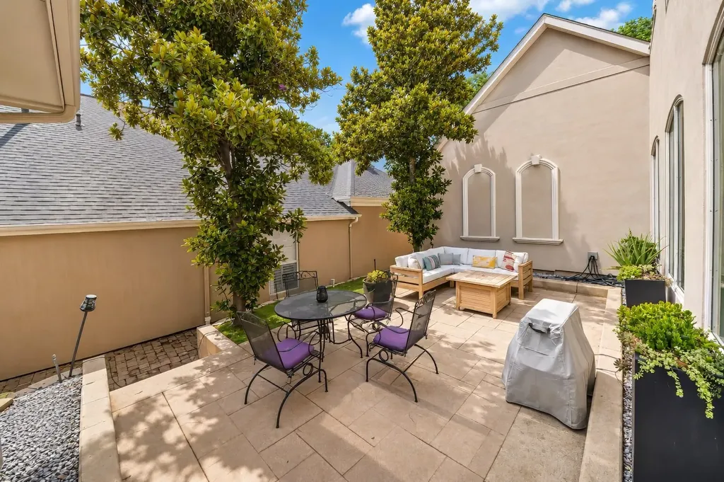 8934 Greenville Avenue Dallas TX 75243
